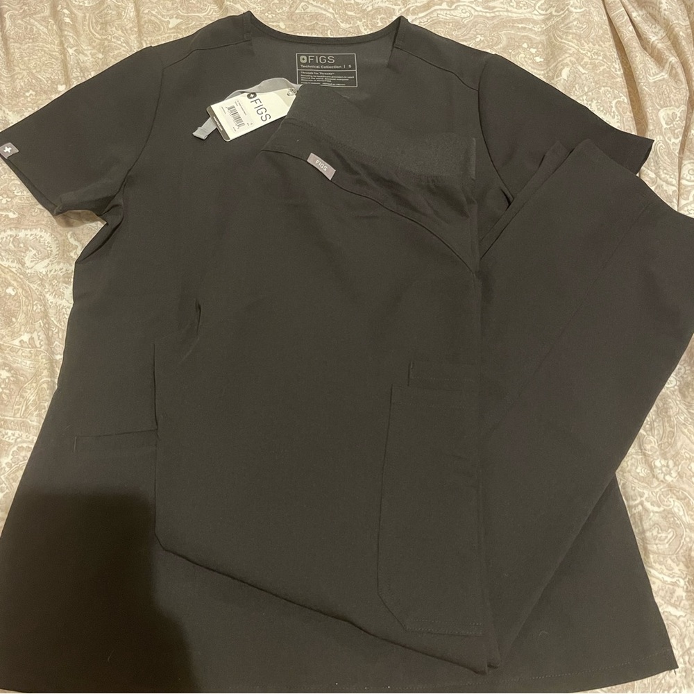 FIGs S black scrub set